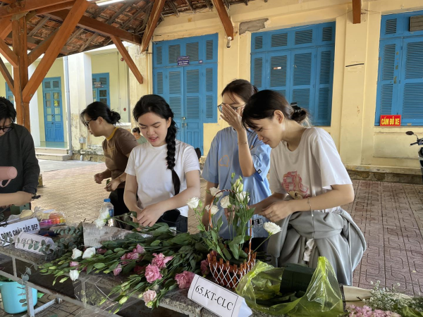Hội thi Cắm Hoa “Sắc Việt tôn vinh” của Đoàn Hội Khoa Kế toán - Tài chính
