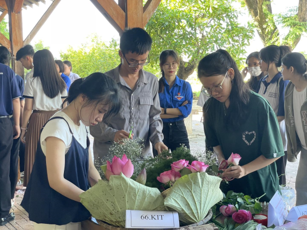 Hội thi Cắm Hoa “Sắc Việt tôn vinh” của Đoàn Hội Khoa Kế toán - Tài chính