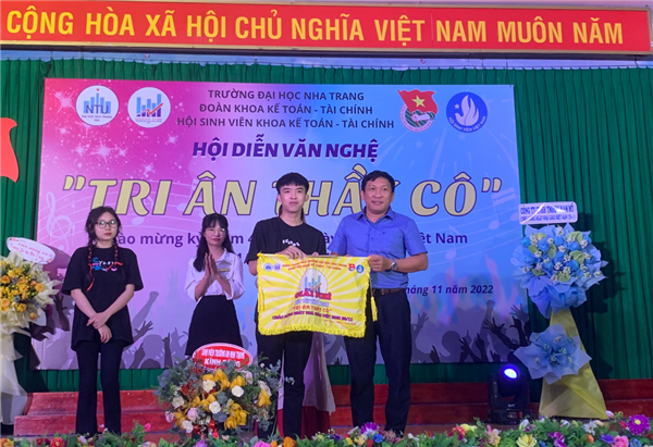Chung kết Hội diễn văn nghệ “Tri ân Thầy Cô 20 -11” – Khoa KTTC