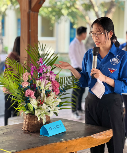 Hội thi cắm hoa nghệ thuật chào mừng ngày quốc tế phụ nữ 08/03/2023 - SV Khoa KTTC.